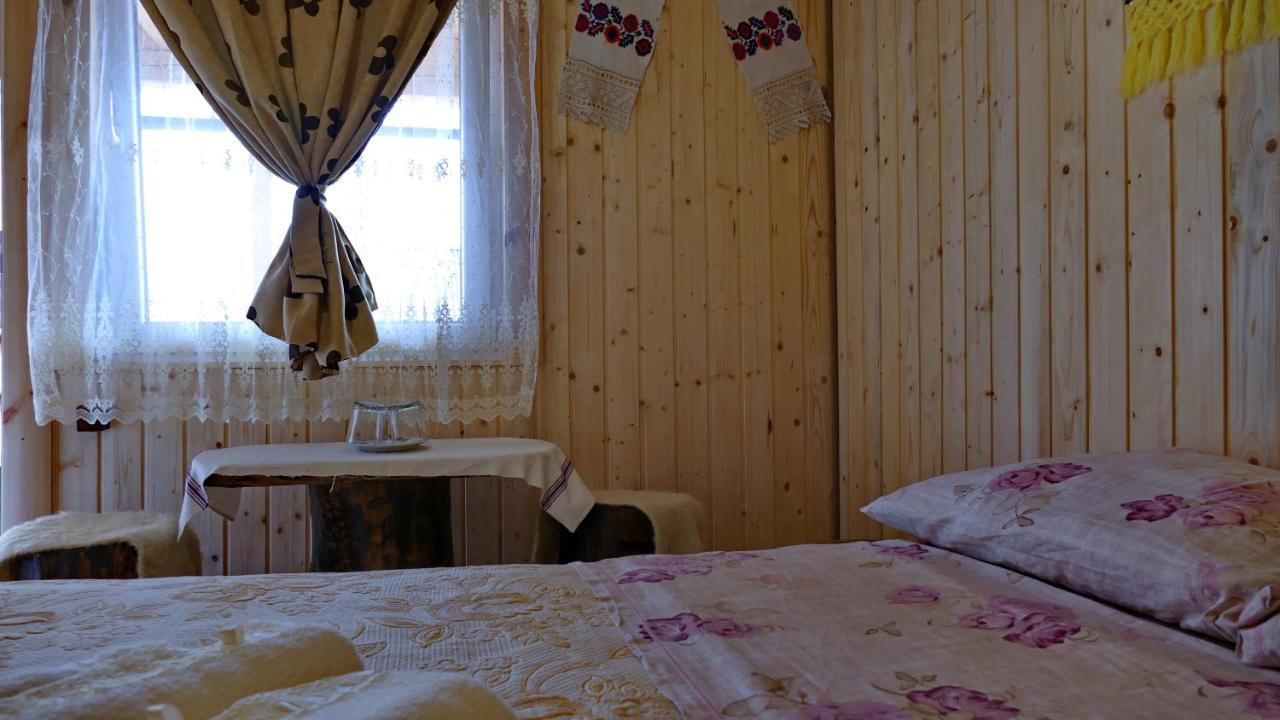 Satu Sugatag Pensiunea Lore&Sara מראה חיצוני תמונה